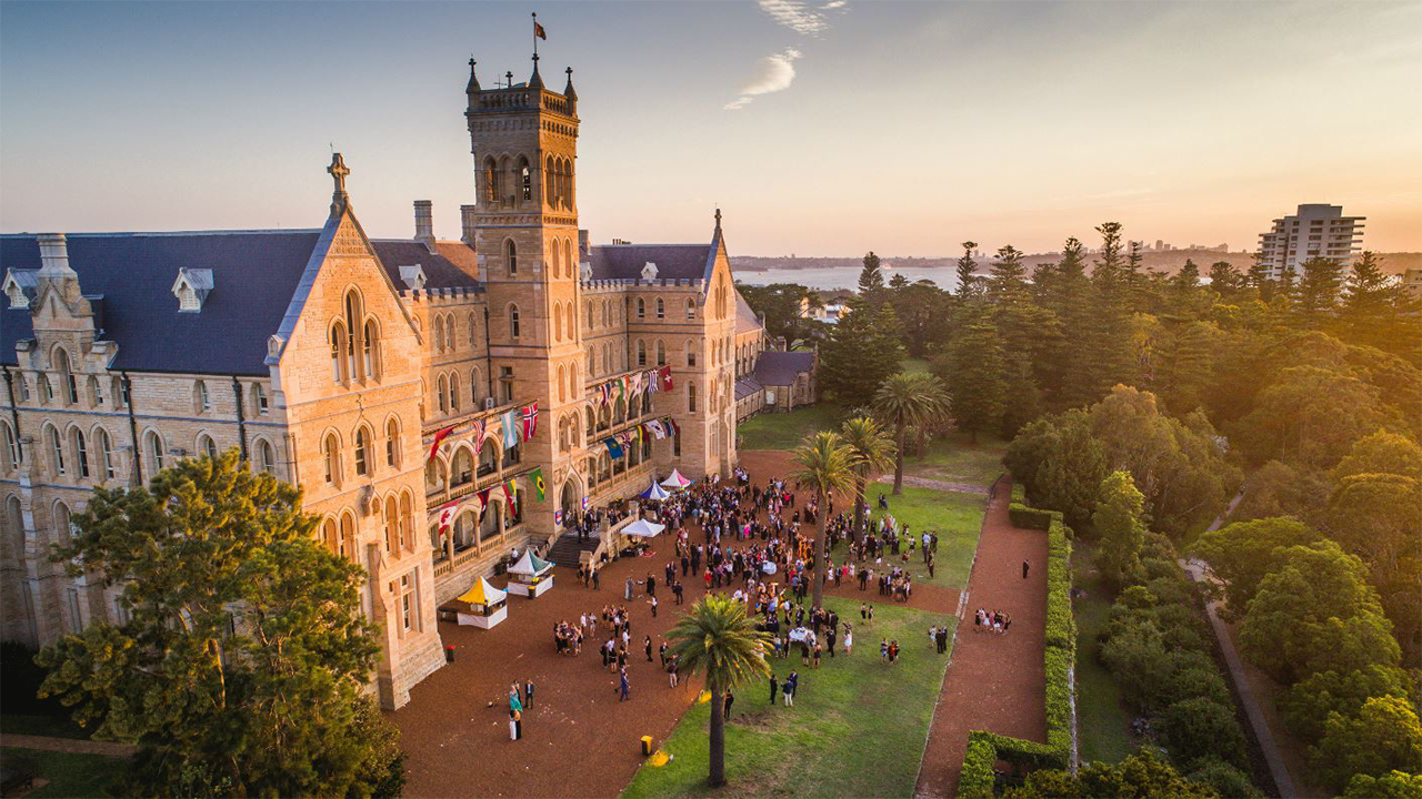 Học Bổng $15,000 - International College of Management, Sydney (ICMS), Úc