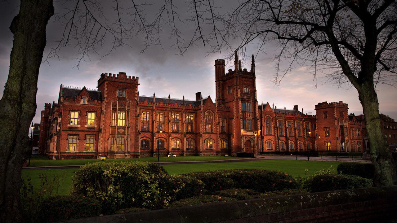 Học Bổng 50% - Queen's University Belfast, UK