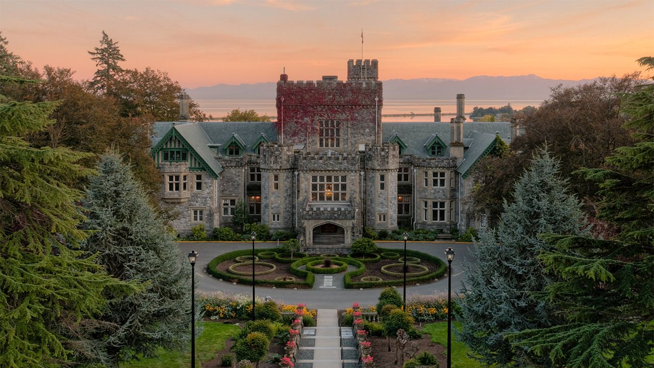 Học Bổng $10,000 - Royal Roads University, Canada